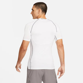 (COMPRE 1  LEVE  2) Camiseta Nike Pro Dri-FIT + Brinde