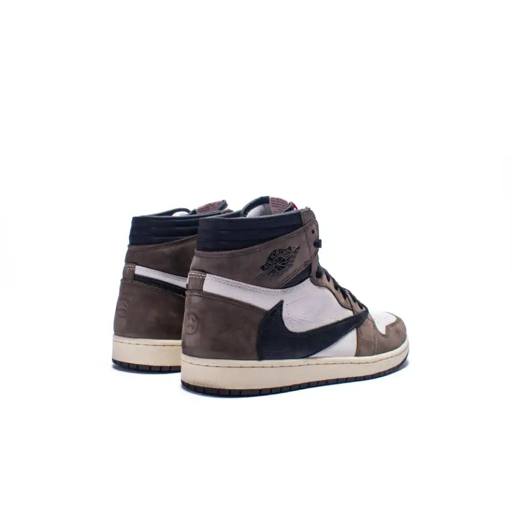 Travis Scott x Air Jordan 1 Retro High Dark Mocha - Artigo de grife