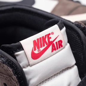 Travis Scott x Air Jordan 1 Retro High Dark Mocha - Artigo de grife